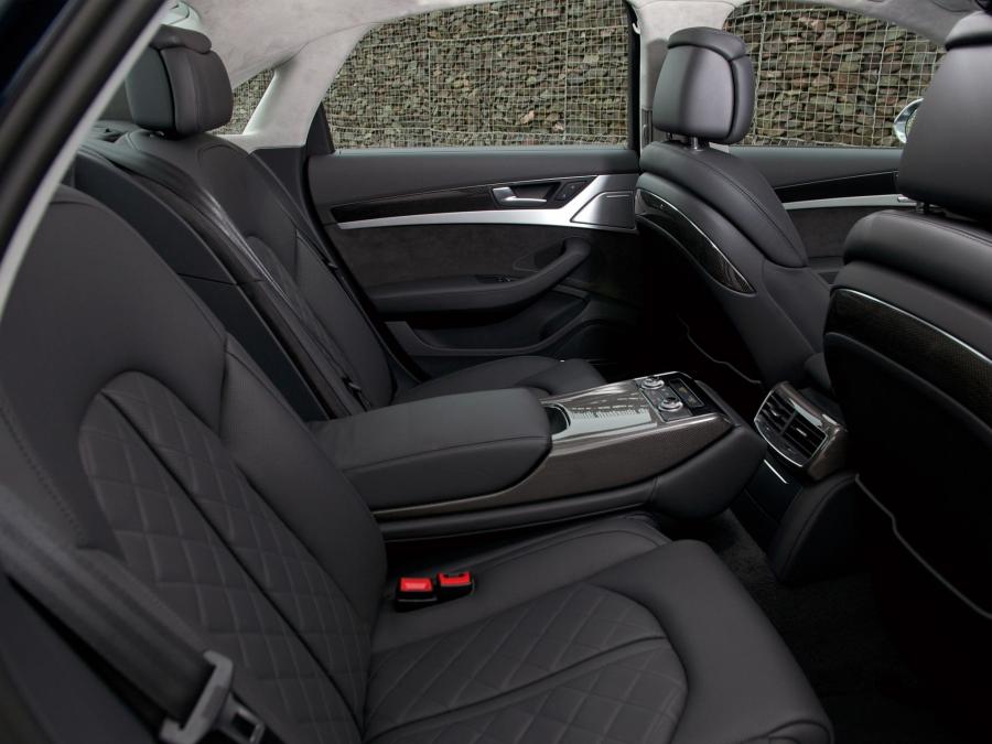 Интерьер Audi S8 (D4) 2012 года  (UK) (фото 3 из 13)